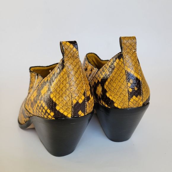 Vince Camuto Jetera Yellow/ Black Snakeskin Print Pointed Toe Ankle Boot… - Picture 6 of 9